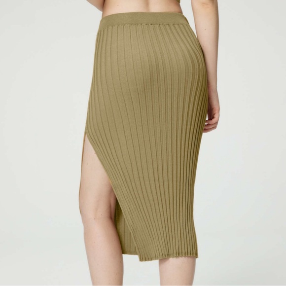 Elegant beige Ribbed Knit Skirt - Picture 3 of 6